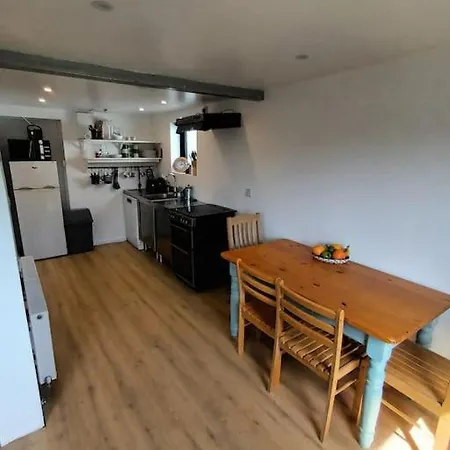 2 Bedroom House Ferienhaus Glandore